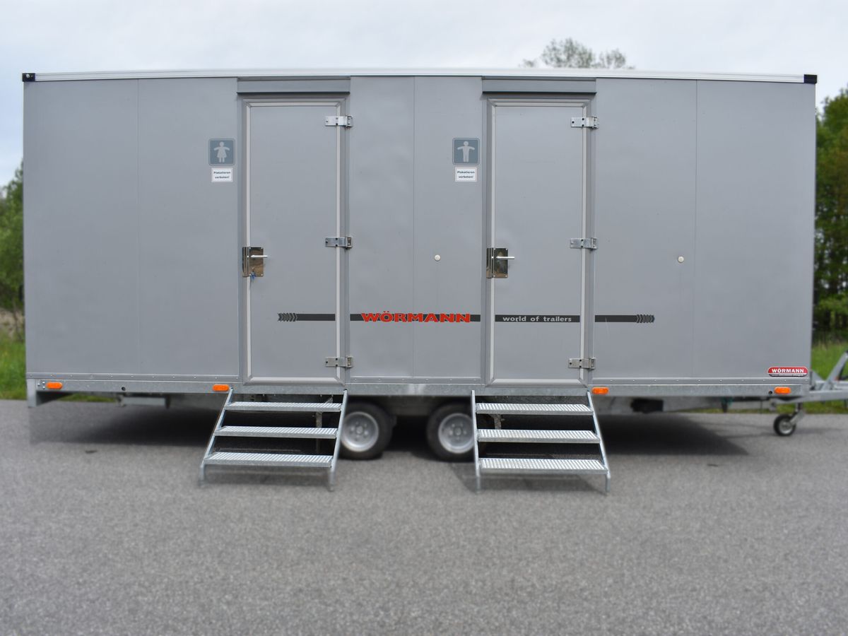 Toilettenwagen EBE WC 99 mit zwei Eingangstreppen